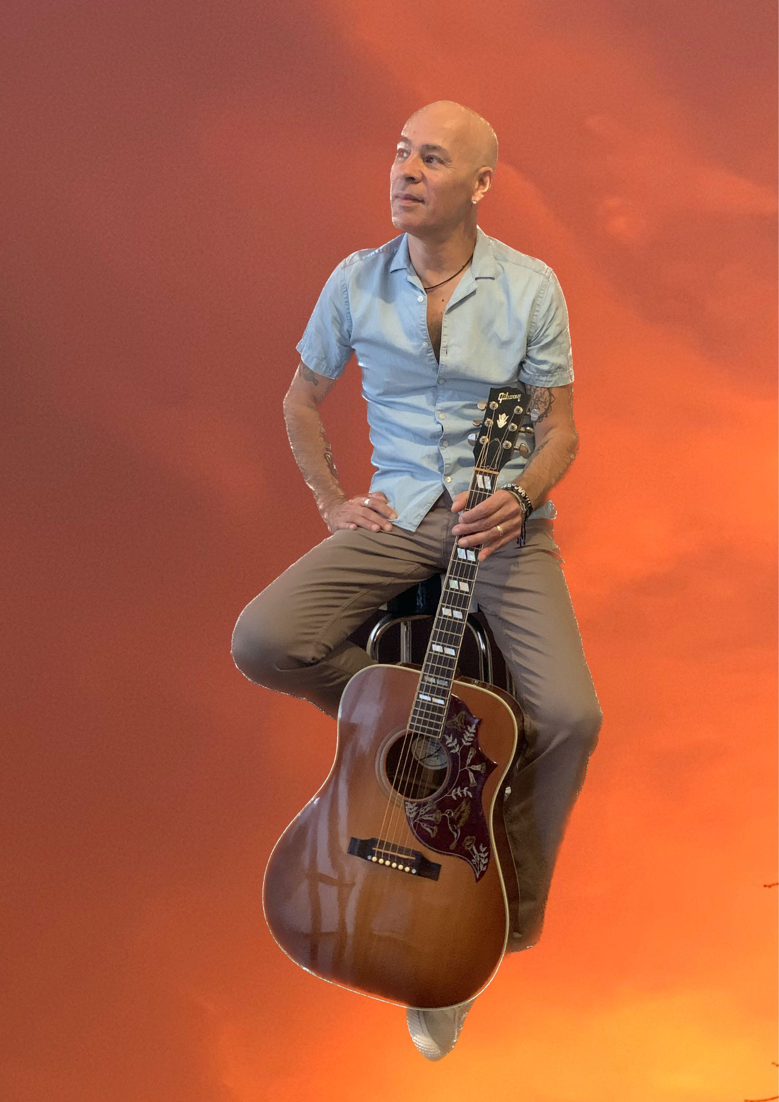 photo de Nicolas BRAVIN avec sa guitare