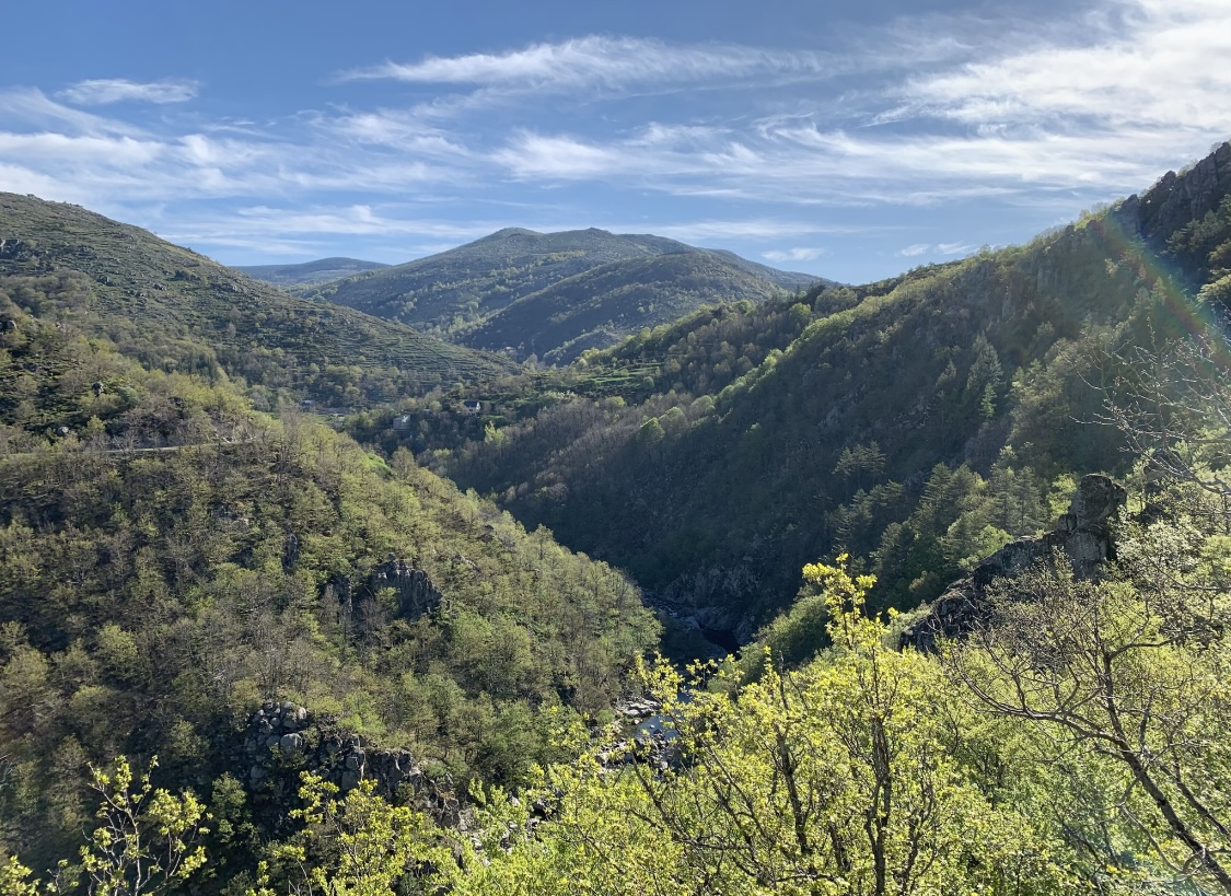 photographie de Nicolas BRAVIN représentant les montagnes de Lozère au Pont de Montvert